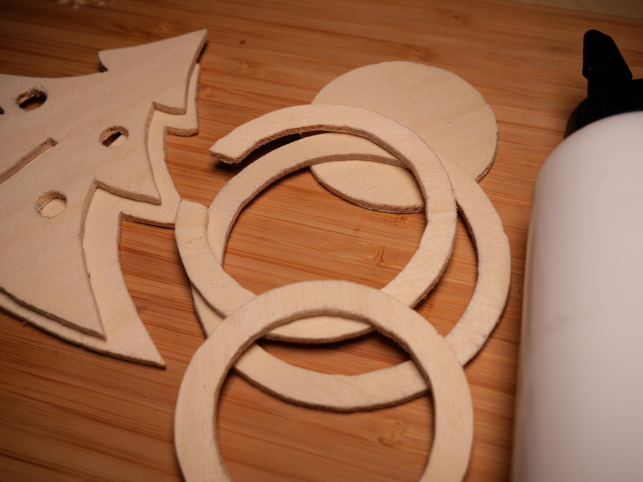 Prepare for gluing together the stand