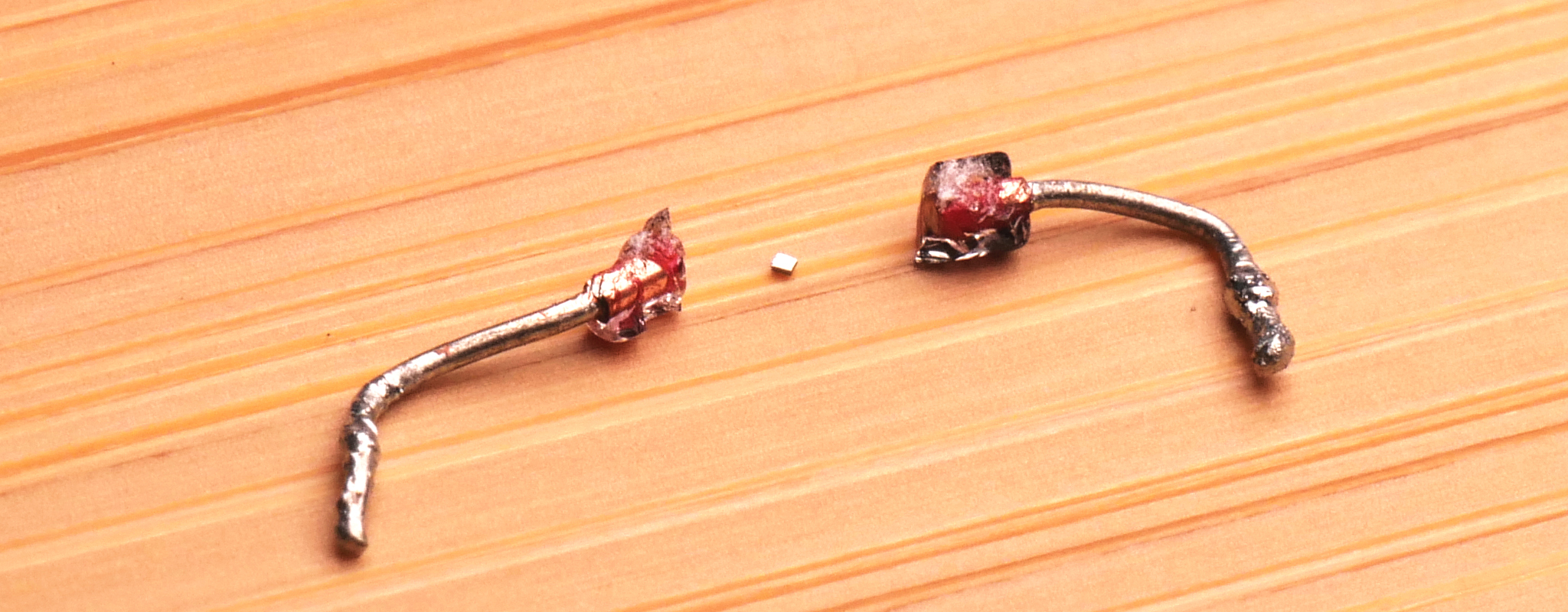 Signaldiode: Halbleitermaterial im Inneren